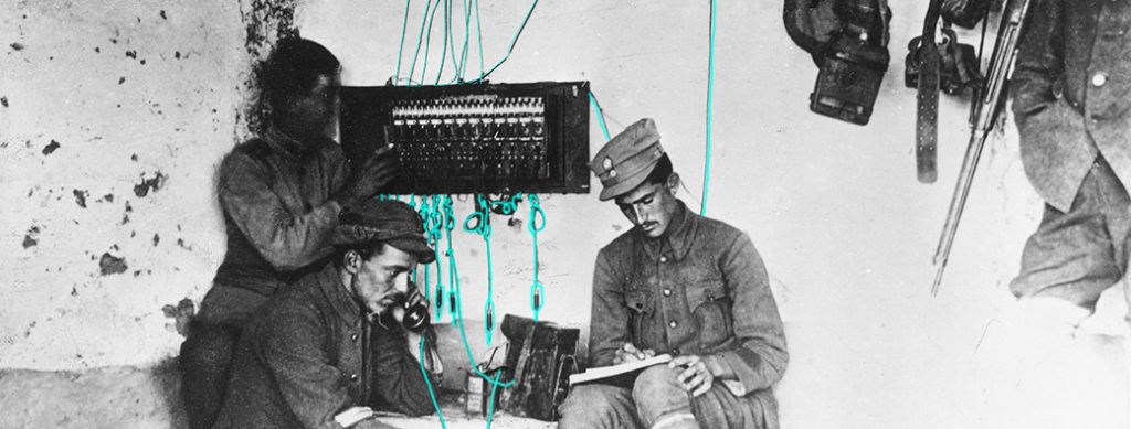 Η ρήξη Βενιζέλου και βασιλιά Κωνσταντίνου, η αγροτική μεταρρύθμιση, αλλά και η ίδρυση του Υπουργείου Περιθάλψεως για τα θύματα πολέμου και τους πρόσφυγες είναι ο καμβάς για την Ελλάδα του 1915-17. Λεπτομέρειες από φωτογραφικό υλικό. Φωτογραφικό Αρχείο Πολεμικού Μουσείου